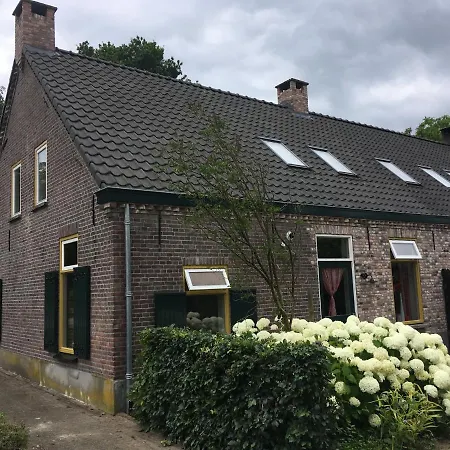 In Het Voorhuis 3*